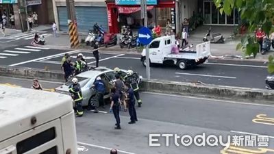 快訊／三峽北大國小旁重大車禍4命危！　78歲駕駛昏迷送醫