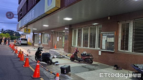 ▲▼台南玉井老街車禍。(圖/記者林東良翻攝)