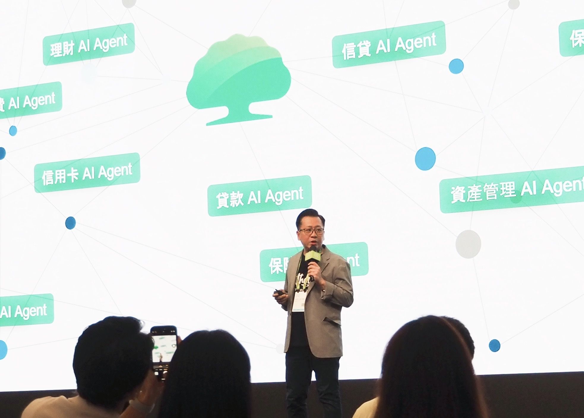 ▲▼ 國泰金控於NVIDIA GTC Taipei發表 AI智慧代理的發展藍圖,由國泰金控副總梁明喬發表主題演講, 。(圖/國泰金提供)