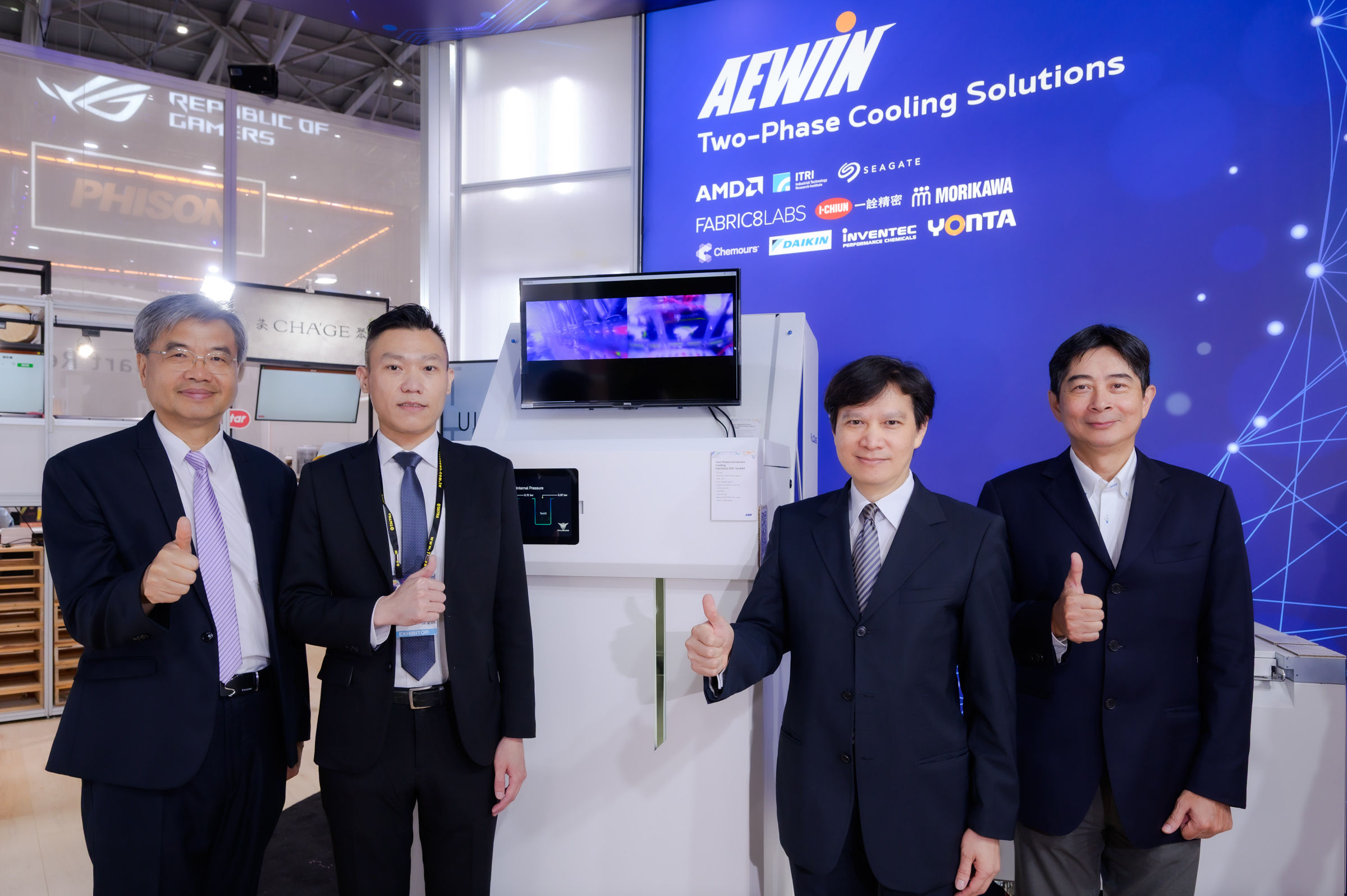 ▲▼其陽董事長曾文興(右二)、總經理林章安(左一)、營運長黃逢誼(右一)、前瞻技術研發處處長劉承恩(左二)。(圖/其陽提供)