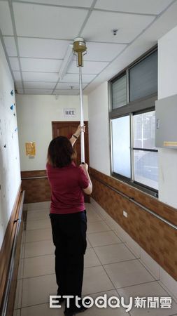 ▲台南市消防第三大隊進行灑水系統測試,確保長照機構消防設備正常運作。(記者林東良翻攝,下同)