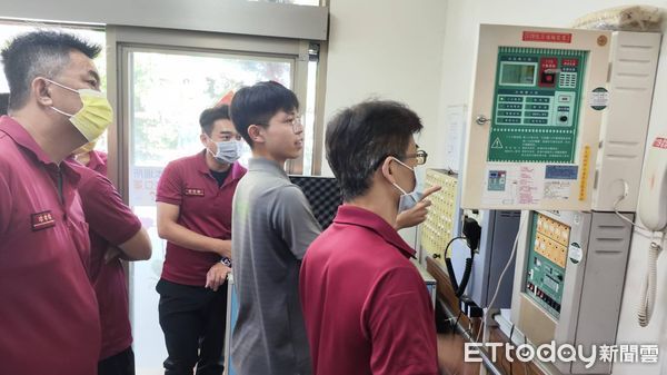 ▲台南市消防第三大隊進行灑水系統測試,確保長照機構消防設備正常運作。(記者林東良翻攝,下同)