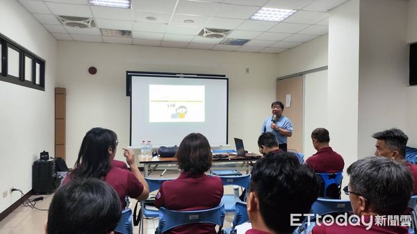 ▲台南市消防第三大隊進行灑水系統測試,確保長照機構消防設備正常運作。(記者林東良翻攝,下同)