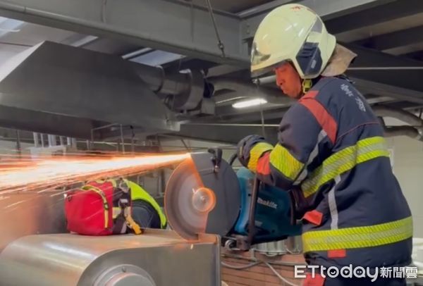 ▲雲林某食品加工廠女員工左手捲入機器內 。(圖/記者游瓊華翻攝)
