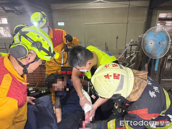 ▲雲林某食品加工廠女員工左手捲入機器內 。(圖/記者游瓊華翻攝)