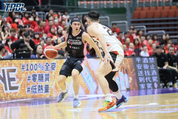 ▲雲豹高錦瑋、克羅馬、林信寬,戰神許皓程。(圖/TPBL職籃提供)