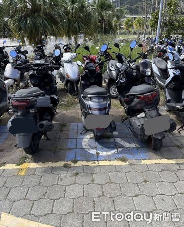 ▲占用台東火車站身障專用車格位將開罰。(圖/記者楊晨東翻攝)