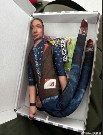 吳費曼很常在網上做吳鎮宇的搞笑黑圖,被網友封為「吳鎮宇頭號黑粉」。(翻攝自吳費曼微博)