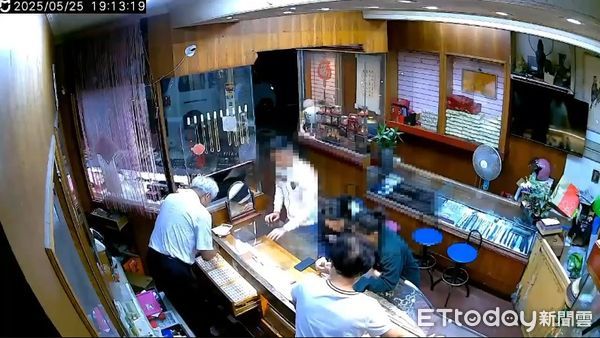 ▲▼南投27歲男搶價值40萬的金項鍊,睡夢中遭逮捕。(圖/記者高堂堯翻攝,下同)