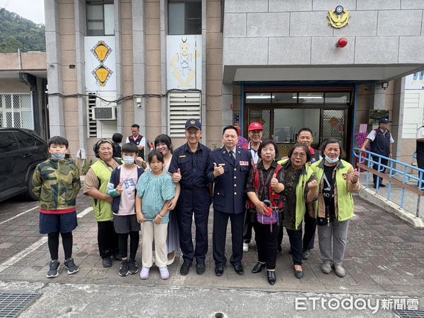 ▲▼新任所長徐保義布達就職典禮,由分局長黃清暉親自主持。(圖/玉里警分局提供,下同)