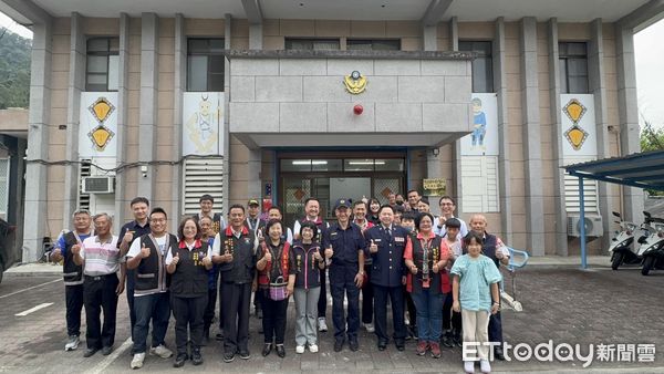 ▲▼新任所長徐保義布達就職典禮,由分局長黃清暉親自主持。(圖/玉里警分局提供,下同)