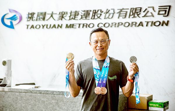 ▲桃園捷運公司企劃處員工張俊傑參加2025年世撞運,勇奪1金1銀2銅佳績。(圖/桃捷公司提供)