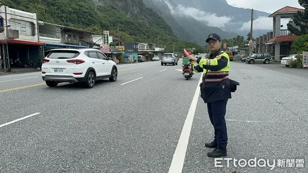 ▲▼花蓮新城警方將於端節連假期間在重要路口設崗疏導交通。(圖/新城警分局提供,下同)