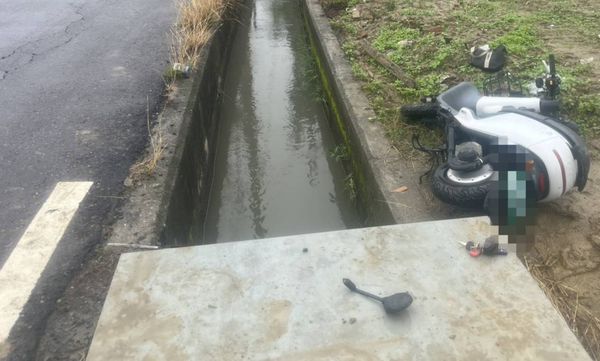 ▲彰化和美鎮一名女騎士自摔跌落水溝死亡。(圖/民眾提供)