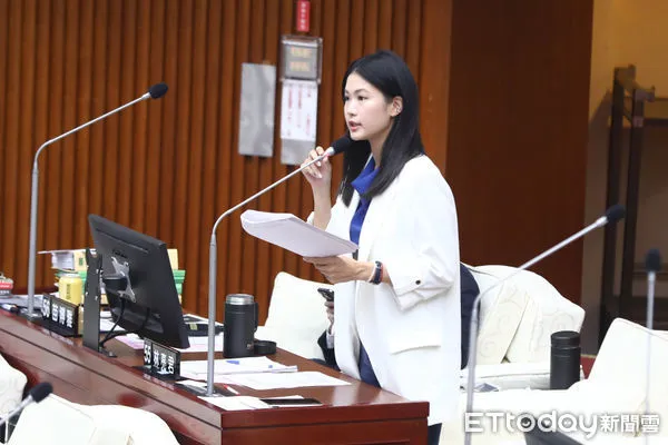 ▲台北市議員林亮君質詢。(圖/記者林敬旻攝)