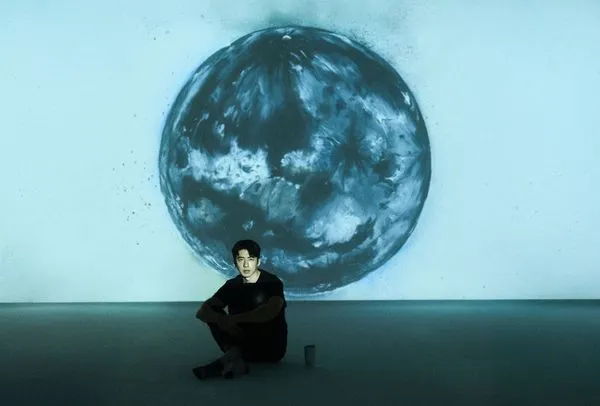 ▲傅孟柏以負片概念轉換月球意象。(圖/台北電影節提供)