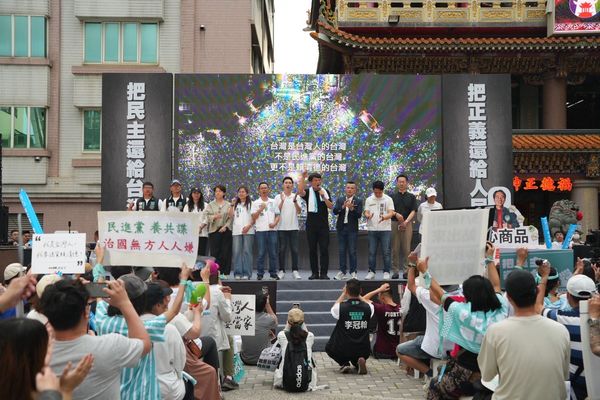 ▲▼民眾黨台中宣講,3位面臨罷免的國民黨立委廖偉翔、黃健豪、羅廷瑋也出席。(圖/民眾黨提供)