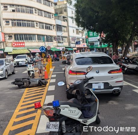 ▲▼高雄三寶婦「切西瓜」逆撞BMW!反控:他撞我的。(圖/記者許宥孺翻攝)
