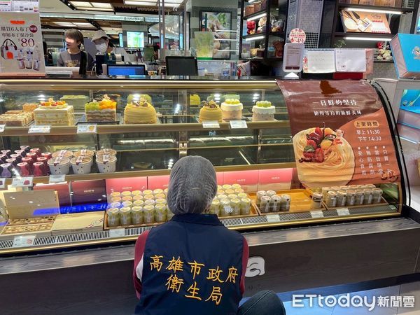 高雄蛋糕名店「蛋糕裡有巨大活蟑螂」！衛生局出手了