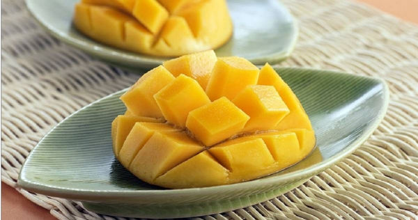 近期有民眾抱怨,從屏東枋山返回高雄途中,在路邊攤買了4顆愛文芒果,結帳竟然要價498元,平均下來每顆直逼125元,讓她傻眼直呼「比雞腿便當還貴」!(示意圖/翻攝pixabay)