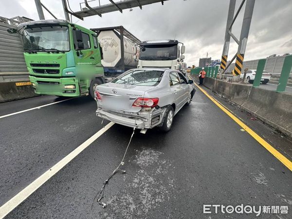 ▲▼台88發生車禍。(圖/記者許宥孺翻攝)