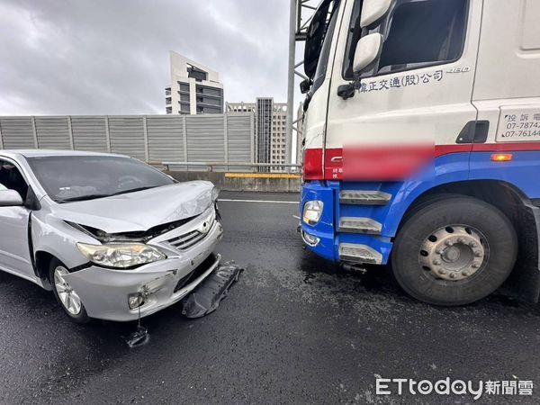 ▲▼台88發生車禍。(圖/記者許宥孺翻攝)