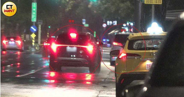 前輩送暖1/爆閃兵後登台演出…陳大天深夜「開車跟曾國城進豪宅」