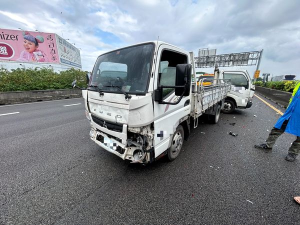 ▲國1北上209K發生4車連環追撞。(圖/國道警方提供)