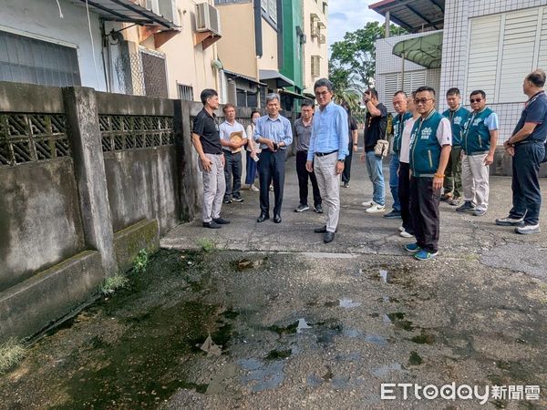 ▲立法委員劉建國於今日邀集教育部國民及學前教育署署長彭富源及署內人員,實地前往雲林縣多所國中小學會勘。(圖/記者游瓊華翻攝)