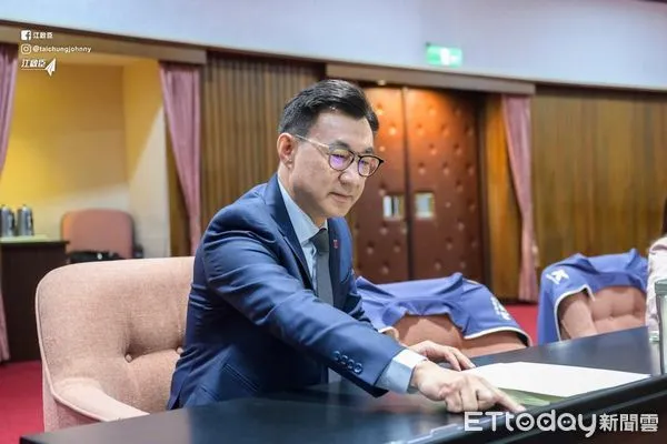 ▲▼ 針對「2028年完成無煤中火之國家減碳目標」,立法院副院長江啟臣投下贊同票 。(圖/翻攝江啟臣臉書)