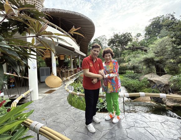 ▲周遊近日陷入低潮與李朝永到泰國散心。(圖/李朝永提供)