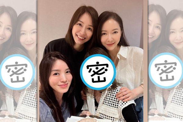 林牧潔(前排左起)、陳娟娟、蔡依珊(後排左起)、蔡依倫補過母親節。(翻攝林牧潔IG)