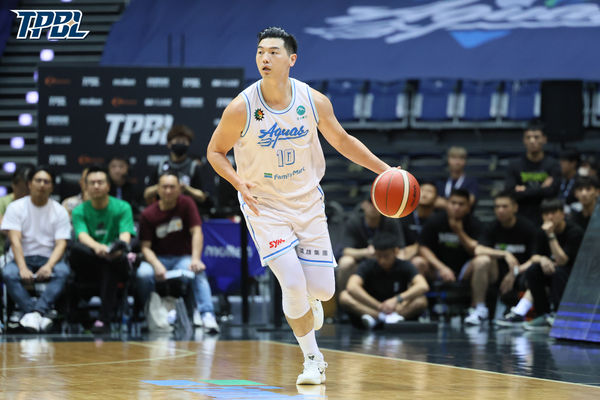 ▲海神胡瓏貿、威勝,夢想家高柏鎧、蔣淯安、林俊吉。(圖/TPBL提供)