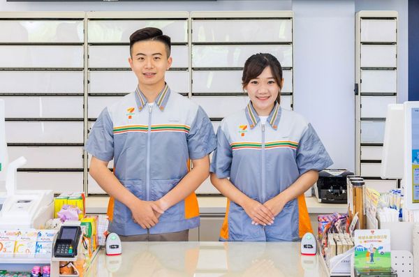 ▲▼7-ELEVEN積極徵才,也鼓勵兼職人員轉任正職,提供完善制度及獎勵金回饋。(圖/業者提供)