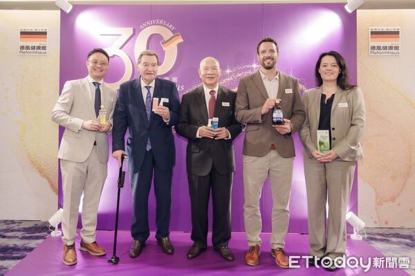 ▲德風健康館今年邀請德國Dr. Franz Enzmann、Dr. Sacha Müller來台,推廣粒線體醫學並與專業醫生進行德台醫學交流。(圖/記者游瓊華翻攝)