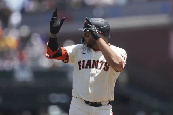 ▲史密斯(Dominic Smith)3局上半挹注超前安,助巨人一分差力退教士。(圖/達志影像/美聯社)