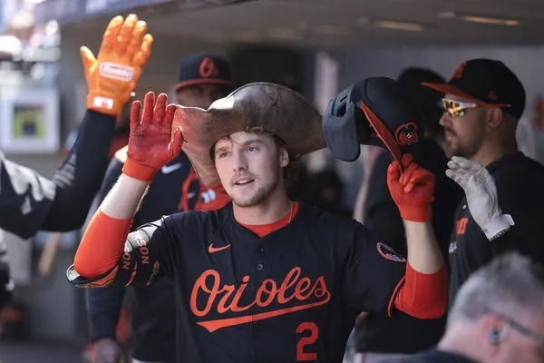 ▲亨德森(Gunnar Henderson)開轟後跟隊友們慶祝。(圖/達志影像/美聯社)