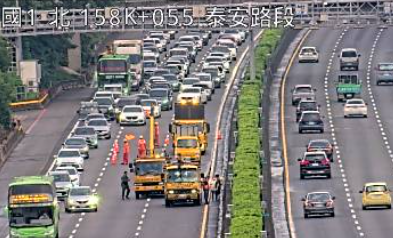 ▲▼ 國1泰安段發生連環追撞。(圖/翻攝自高速公路1968)