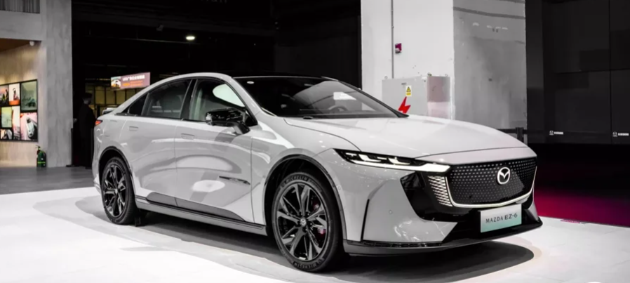 ▲Mazda EZ-6黑化運動款上市,雙動力帶來4款車型。(圖/翻攝自Mazda)