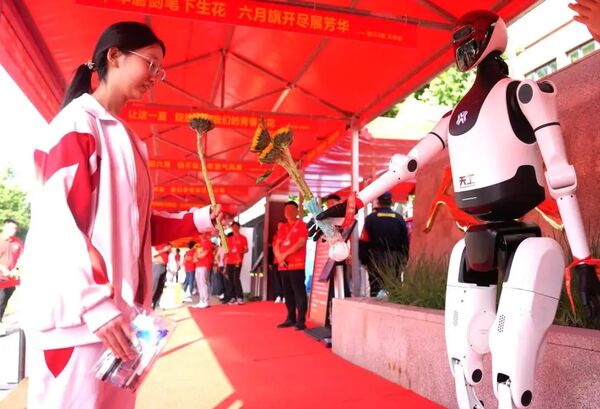 ▲▼ 大陸2025AI監考 。(圖/翻攝 北京日報、瀟湘日報、江西日報)