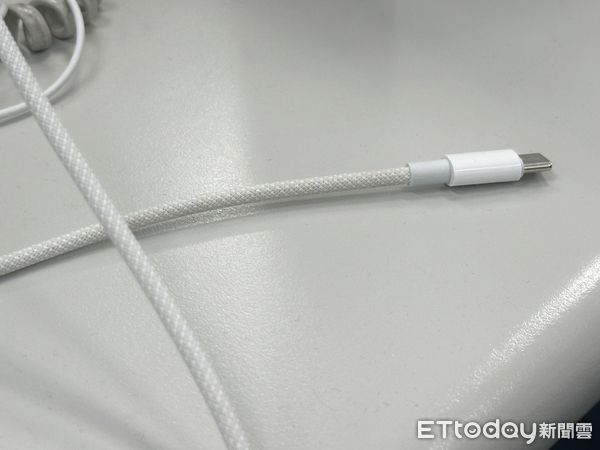 ▲▼充電線。(圖/記者曾筠淇攝)