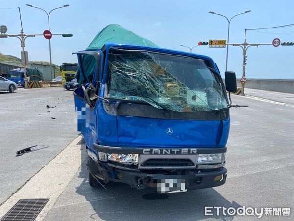 ▲陳男酒駕行經台61線林口段,直接撞上等紅燈的2輛車,造成6人受傷。(圖/記者陸運陞翻攝)