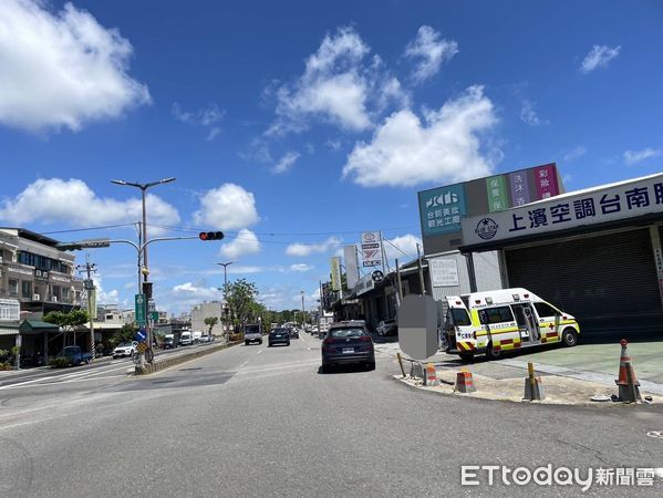 ▲▼台南水泥車轉彎碰撞機車,騎士當場死亡。(圖/民眾提供)