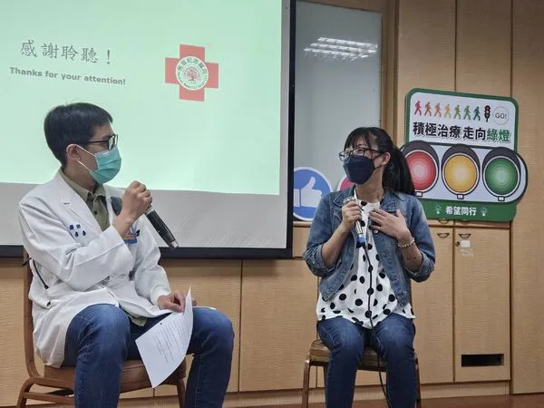 ▲▼進行前列環素類似物注射治療一年的吳小姐到場與病友分享治療的心得,鼓勵病友勇敢嘗試。(圖/馬偕醫院提供)