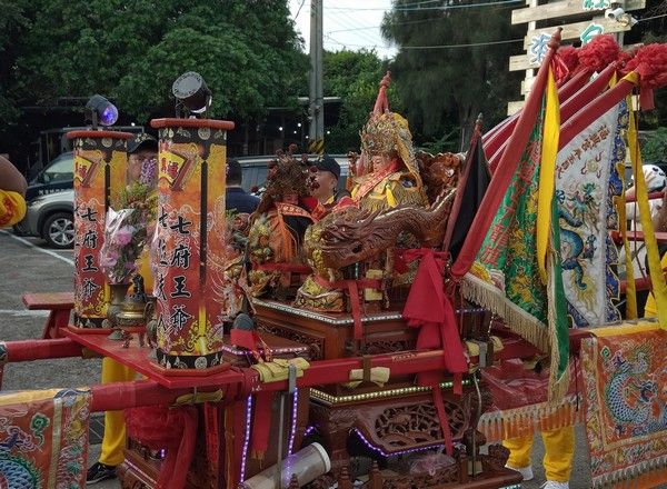 ▲桃園福興宮祈安大遶境,天空出現鳳凰及龍頭瑞相