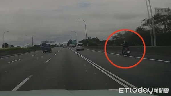 ▲▼ 國道1員林段6月5日發生機車騎士誤闖事件 。(圖/八卦村行車紀錄器影片上傳中心)