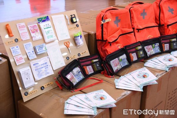 ▲▼玉里鎮公所召開「緊急避難包及救護包發放作業」說明會,邀集各里里長及里幹事一同討論發放流程。 (圖/記者王兆麟翻攝,下同)