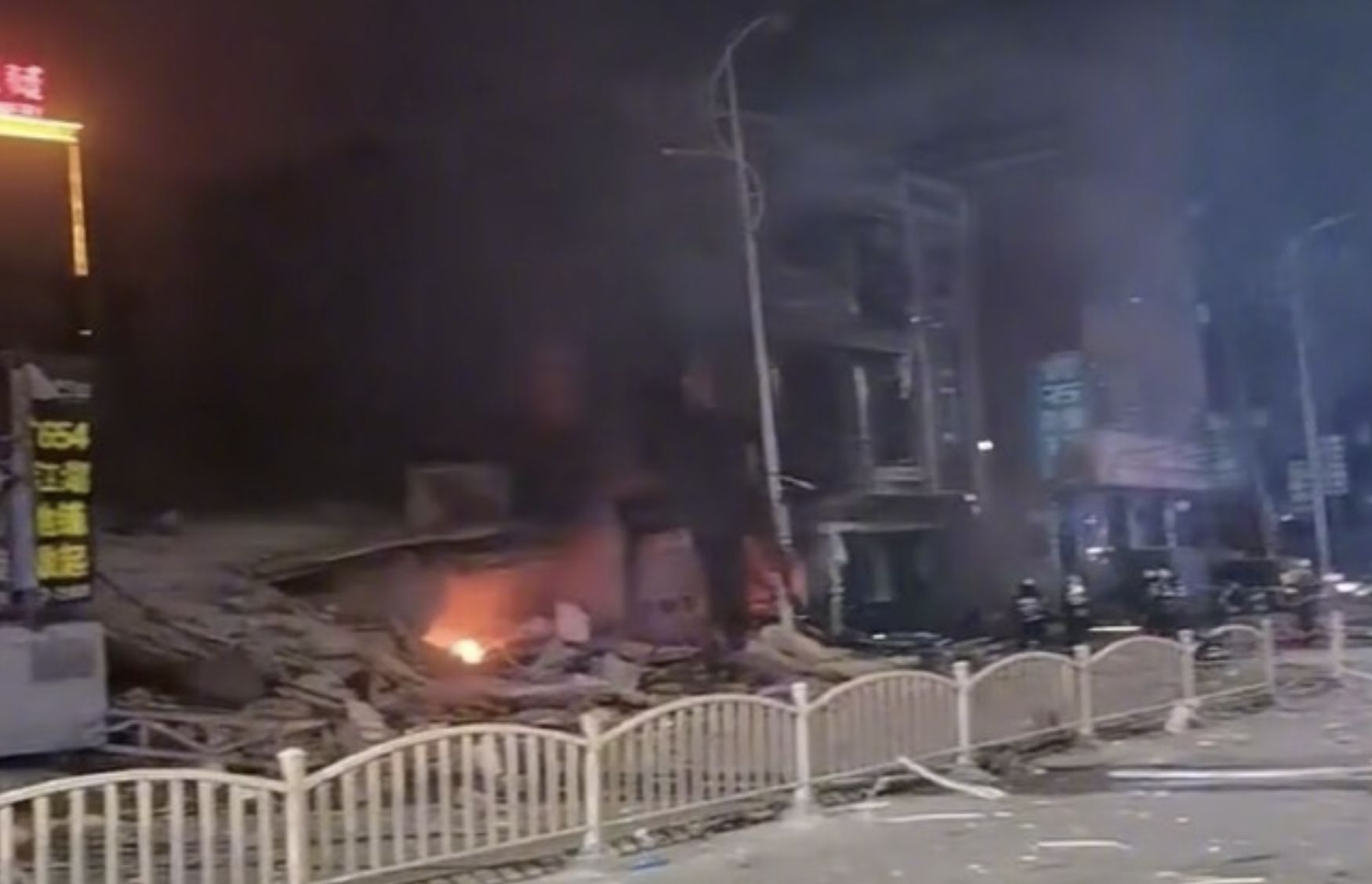 ▲福建南安一棟三層樓民宅氣爆致2死5傷。(圖/翻攝微博)