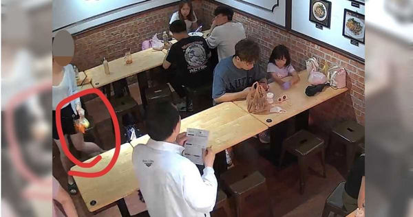 女顧客的行徑引來在場民眾側目。(圖/翻攝自「忠貞大小事」臉書)