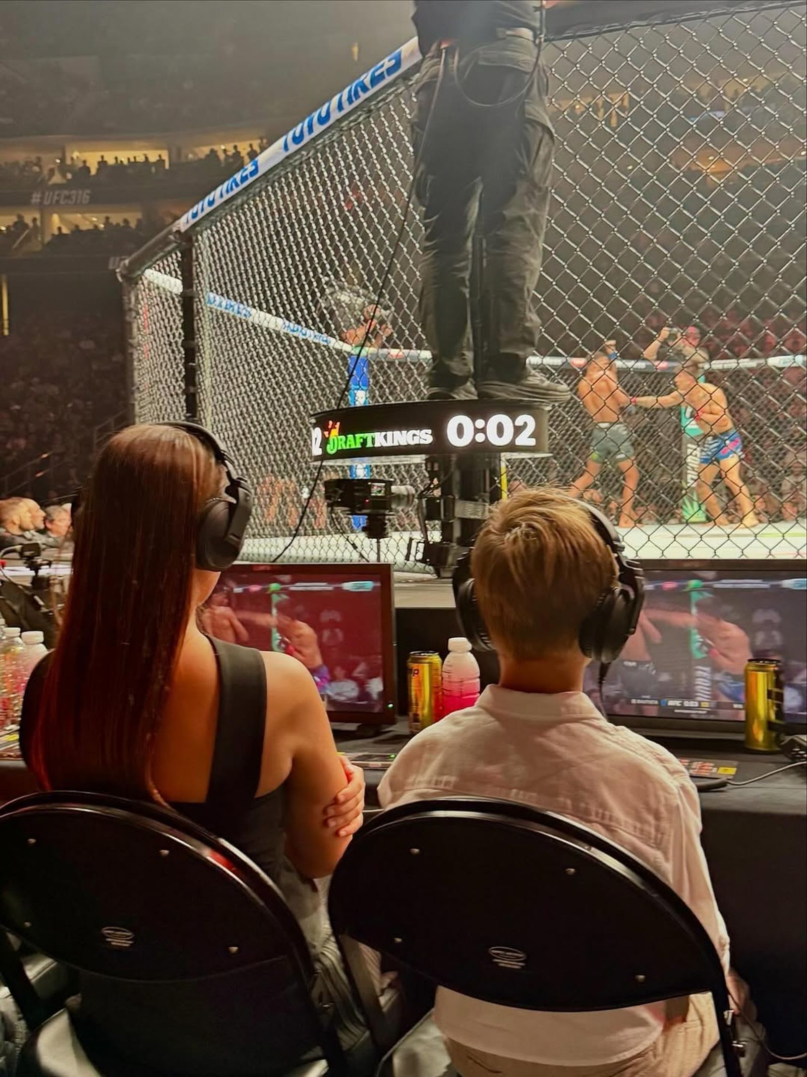 伊凡卡陪老爸川普享樂! 勾13歲女兒自拍「根本姊妹」